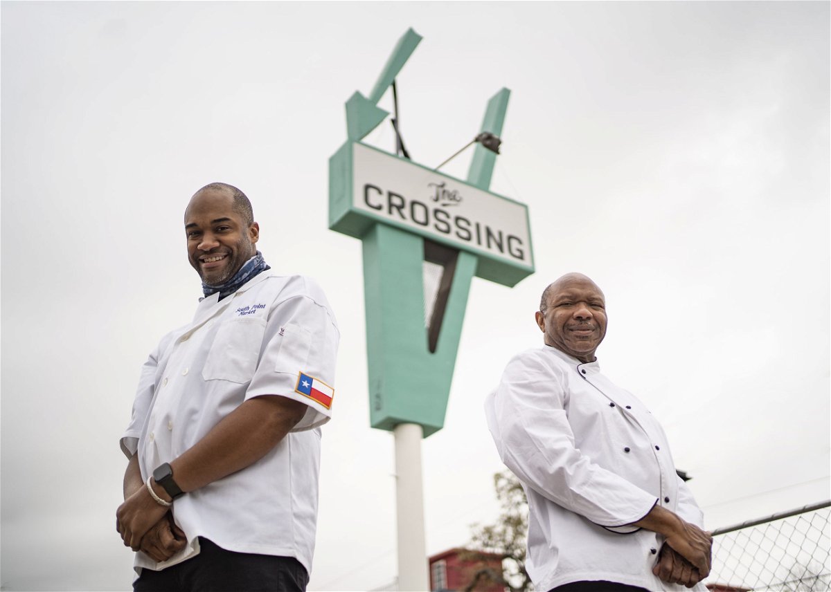 La Iglesia Bautista Cornerstone esta abriendo una tienda de comestibles para abordar la inseguridad alimentaria en South Dallas
