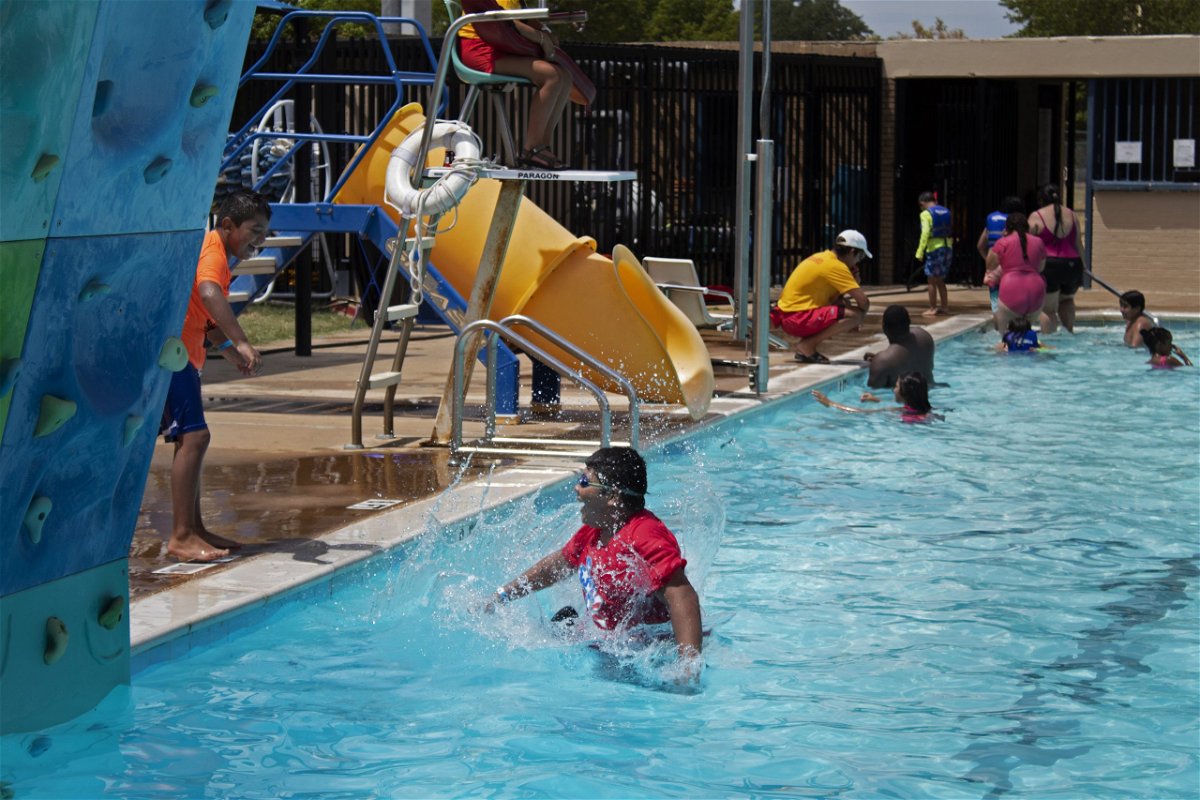 Pool amenities in West Dallas: Fading ‘entusiasmo,’ but changes are coming￼